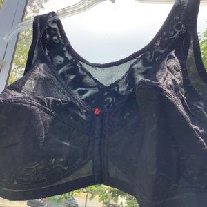 Black Lacy Flattering Bra size 52B flower appliqué Front hook closure NEW